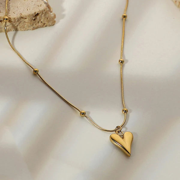 Honey Heart – Beaded Gold Pendant Necklace